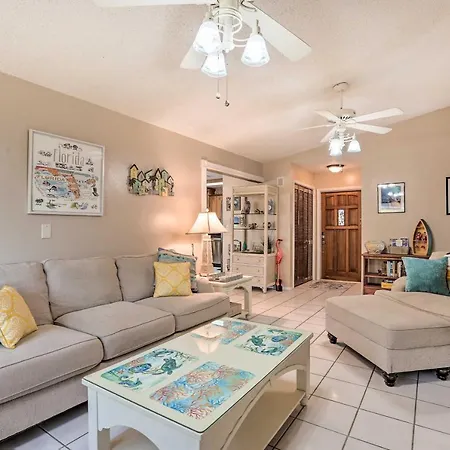 Colorful Cape Coral Retreat With Screened Lanai!
